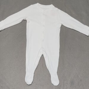 Biały pajacyk w kolorowe zwierzątka