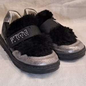 Czarno-Srebrne Trampki Z Futerkiem